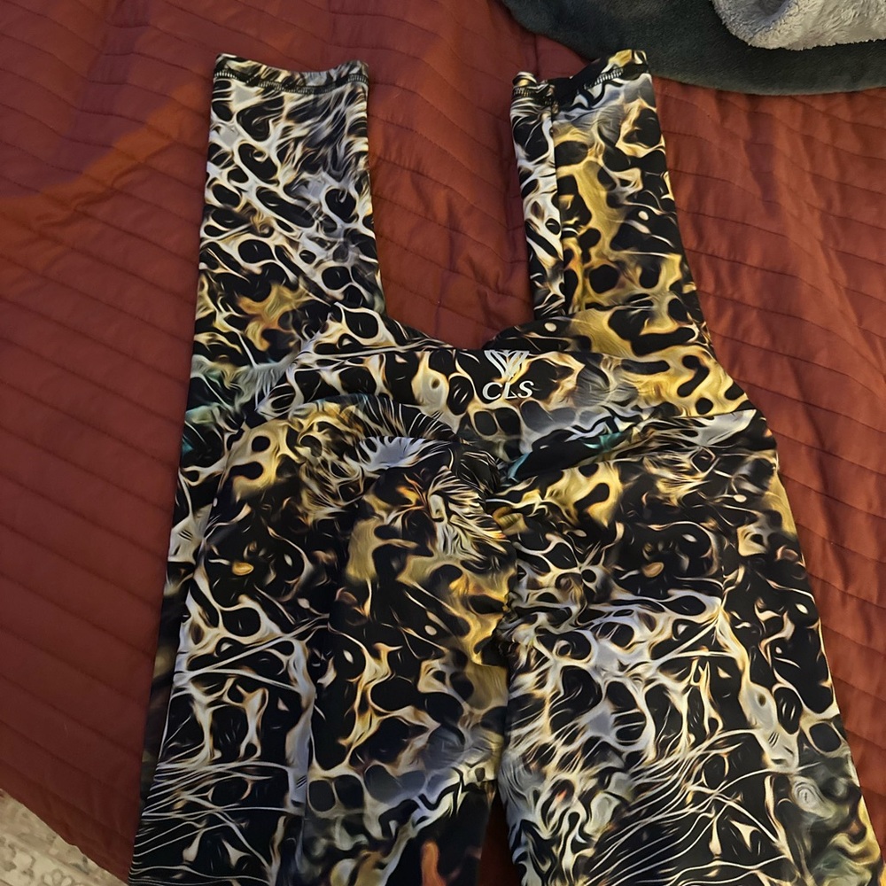 CLS butt scrunch leggings - Picture 3 of 4